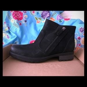 Earth brand boots BRAND NEW IN BOX